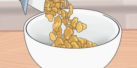 Mangiare cereali per la colazione