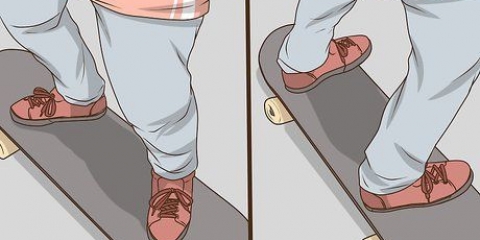 In piedi su uno skateboard