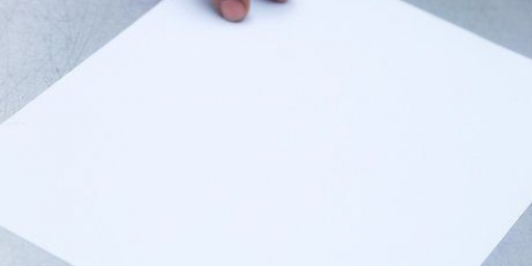 Invecchiare la carta con il tè