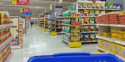 Cuocere la pizza su una pietra per pizza