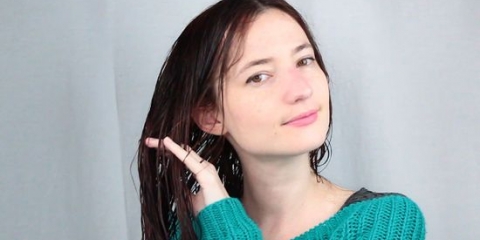 Prevenire i capelli crespi dopo la doccia