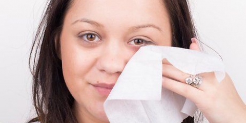 Applicare il fondotinta in polvere