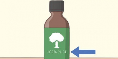 Tratta i brufoli con l'olio dell'albero del tè