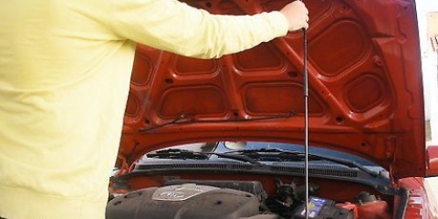 Controllare il liquido dei freni