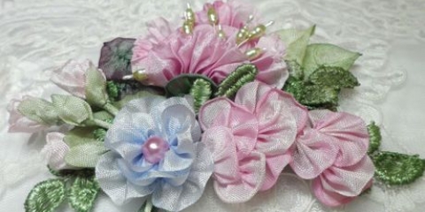 Realizzare rose in seta, raso o nastro