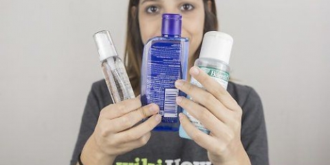 Applicare il siero sui capelli