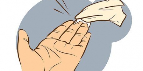 Rimuovere il sigillante siliconico dalle mani