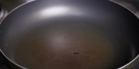 Cuocere le uova fritte