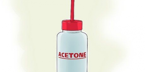 Rimozione della vernice spray da un'auto