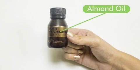 Rimuovi la vernice spray dalla pelle
