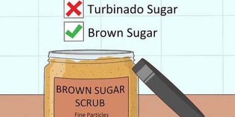 Usando lo scrub allo zucchero