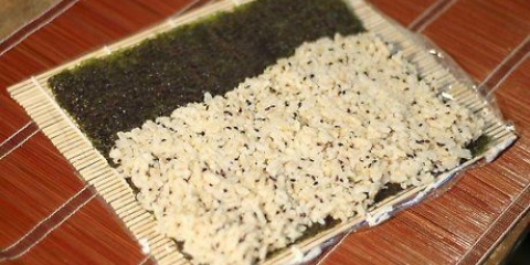 Fare involtini di sushi
