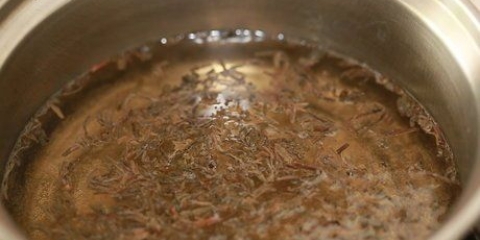 Preparare il tè freddo tailandese