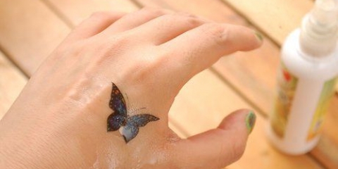 Rimuovere i tatuaggi temporanei