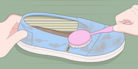 Pulire le scarpe di tom