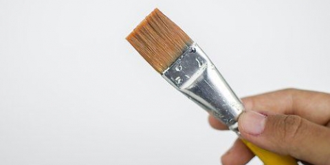 Mescolando diversi colori di vernice acrilica l'uno nell'altro