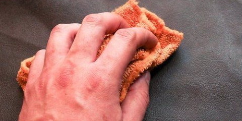 Rimuovere grasso e olio dall'interno della tua auto