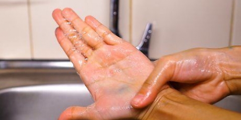 Rimuovi il colorante alimentare dalla pelle
