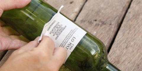 Realizzazione di bottiglie di vino con illuminazione d'accento
