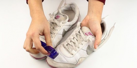 Pulizia delle scarpe di pelle bianca