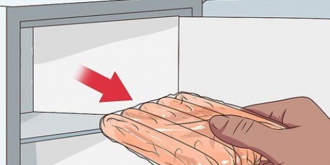 Preparazione delle salsicce al forno