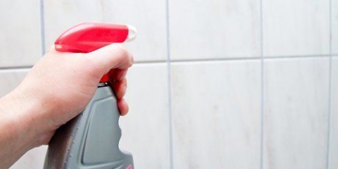 Rimuovere i residui di sapone dalle piastrelle
