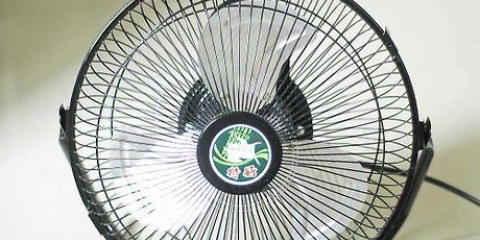 Crea tu stesso una semplice aria condizionata da un ventilatore e bottiglie d'acqua