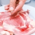 Controllare se una bistecca è cotta con il finger test