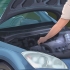 Avviare un'auto con cavi jumper