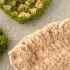 Lavora una coperta per bambini all'uncinetto