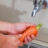 Preparazione di un arrosto in una pentola di coccio