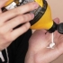 Sviluppare una buona routine per la cura dei capelli (per uomini)