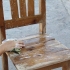 Dipingere una vecchia sedia di legno