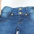 Allungando un paio di jeans