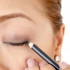 Applicazione di un eyeliner alato