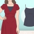 Coprendo la scollatura su un vestito pulito