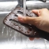 Lavare e disinfettare le pentole in legno