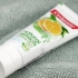 Pulisci il viso con il dentifricio