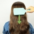 Alza i capelli con una molletta