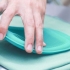 Rimuovere la gomma da masticare dalla polvere