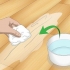 Riparazione di graffi su un pavimento in legno