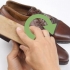 Pulizia delle scarpe di cuoio