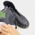 Rendere le scarpe di pelle più morbide