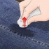 Come rimuovere le macchie di olio dai jeans