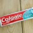 Applicare il dentifricio sui brufoli